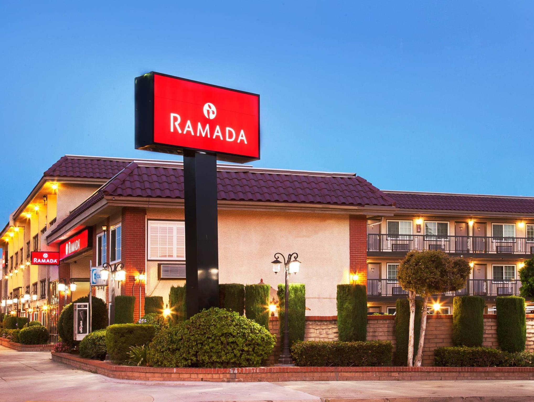 Ramada By Wyndham Pasadena Otel Dış mekan fotoğraf