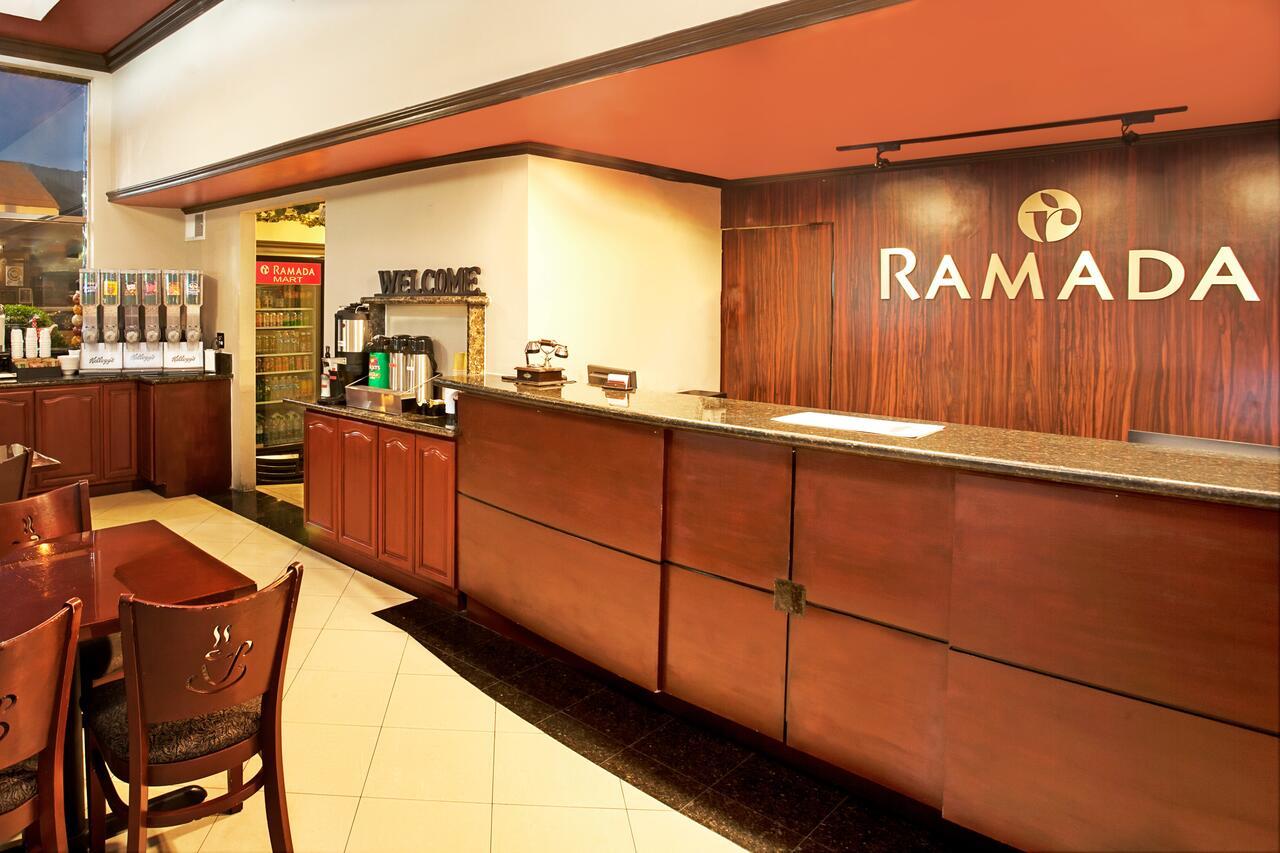 Ramada By Wyndham Pasadena Otel Dış mekan fotoğraf