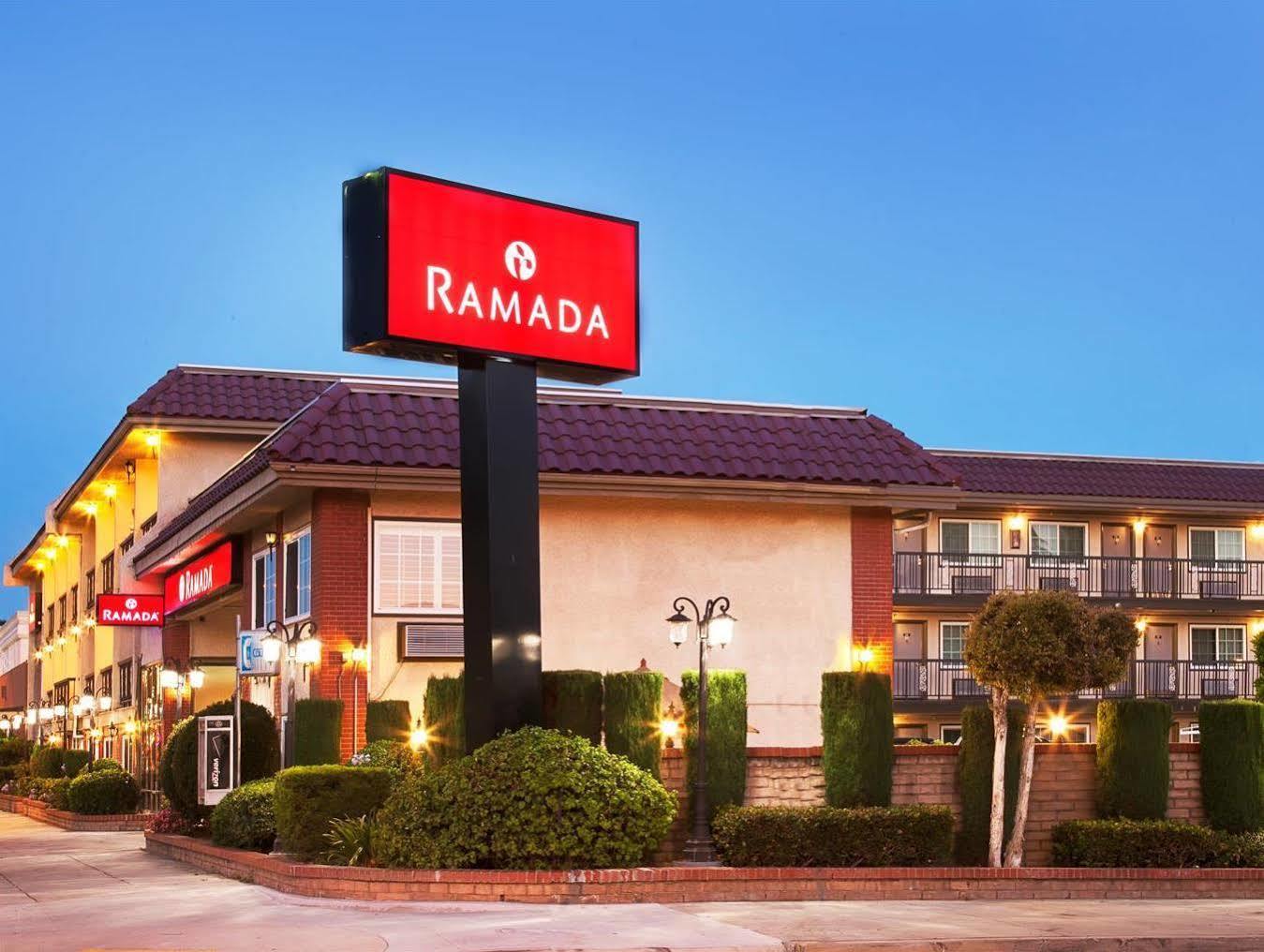 Ramada By Wyndham Pasadena Otel Dış mekan fotoğraf